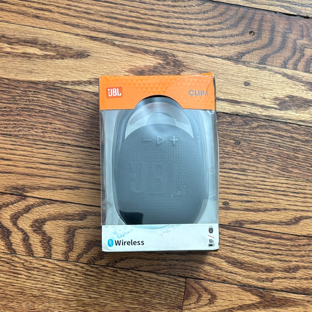 JBL wireless Bluetooth speaker NIB